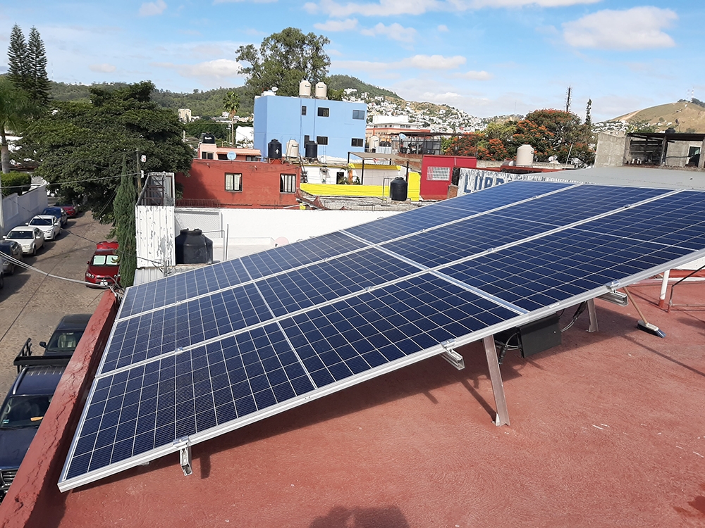 Casa-Habitación en Colonia Reforma, Oaxaca 2.46 kW Instalados Módulos Canadian Solar Microinversores Hoymiles Tarifa DAC